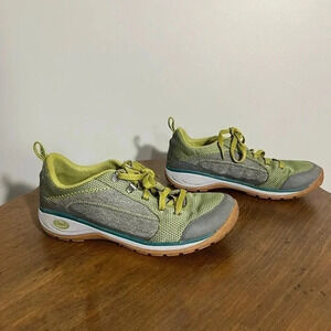 Women’s Chaco Kanarra green hiking shoe size 9